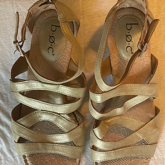 EUC Born BOC Womens Searing Sandals Gold Leather Strappy Sz 8 - Picture 2 of 7